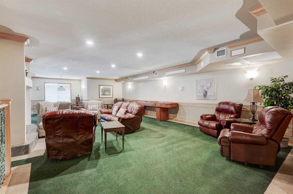 304-728 Country Hills Road Nw, Calgary, AB - Indoor