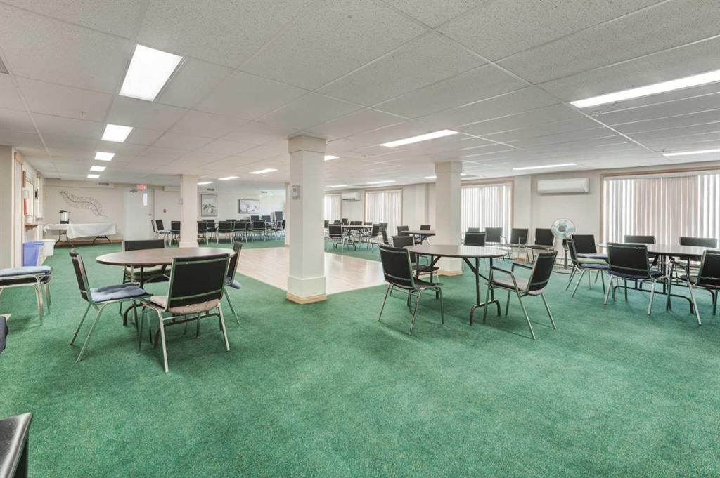 304-728 Country Hills Road Nw, Calgary, AB - Indoor