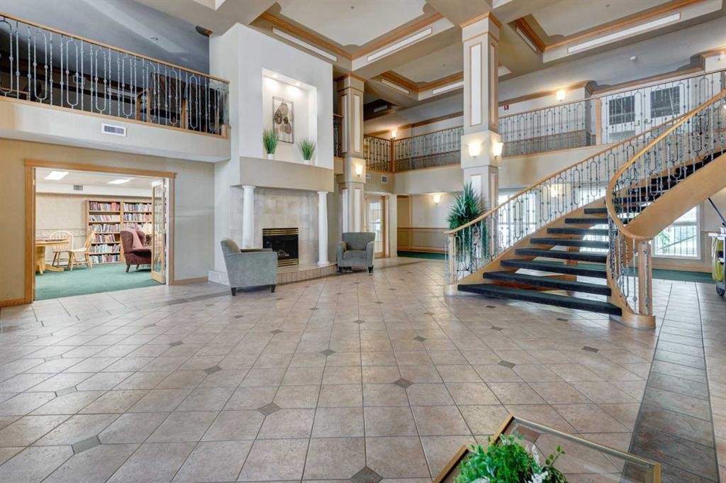 304-728 Country Hills Road Nw, Calgary, AB - Indoor Photo Showing Other Room
