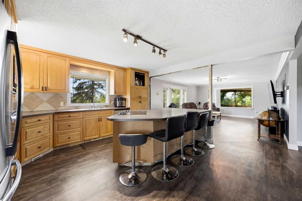 281014-274 Range Road, Rural Rocky View County, AB - Indoor Photo Showing Kitchen