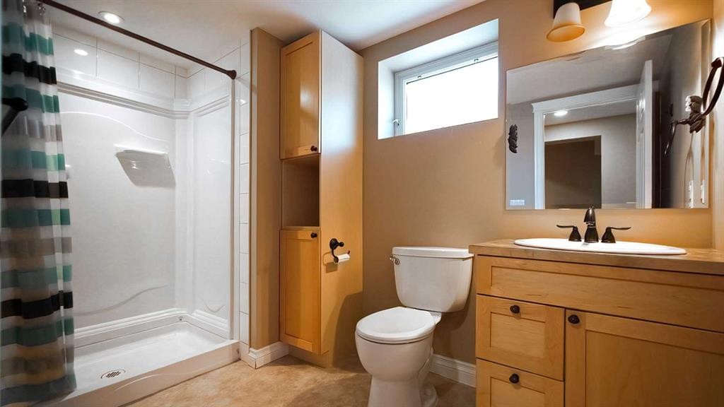 281014-274 Range Road, Rural Rocky View County, AB - Indoor Photo Showing Bathroom