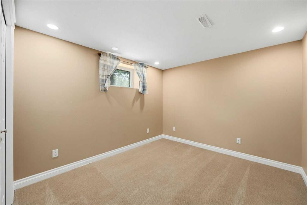281014-274 Range Road, Rural Rocky View County, AB - Indoor Photo Showing Other Room