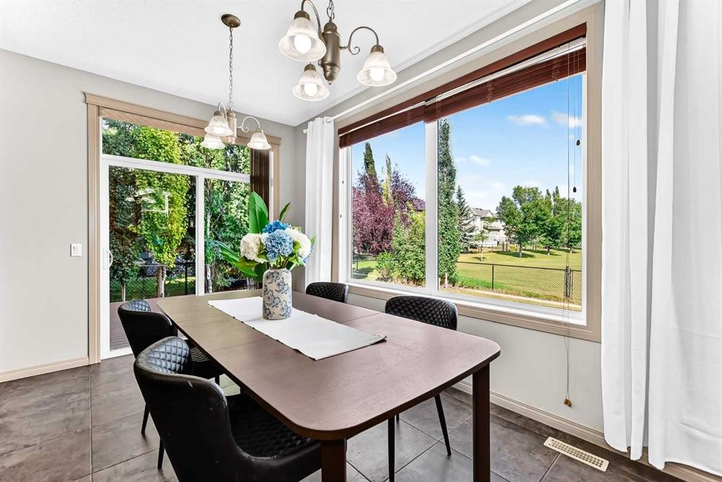 14 Springborough Crescent Sw, Calgary, AB - Indoor Photo Showing Dining Room