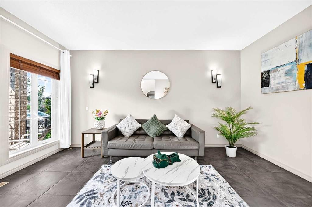 14 Springborough Crescent Sw, Calgary, AB - Indoor Photo Showing Living Room