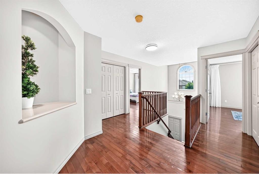14 Springborough Crescent Sw, Calgary, AB - Indoor Photo Showing Other Room