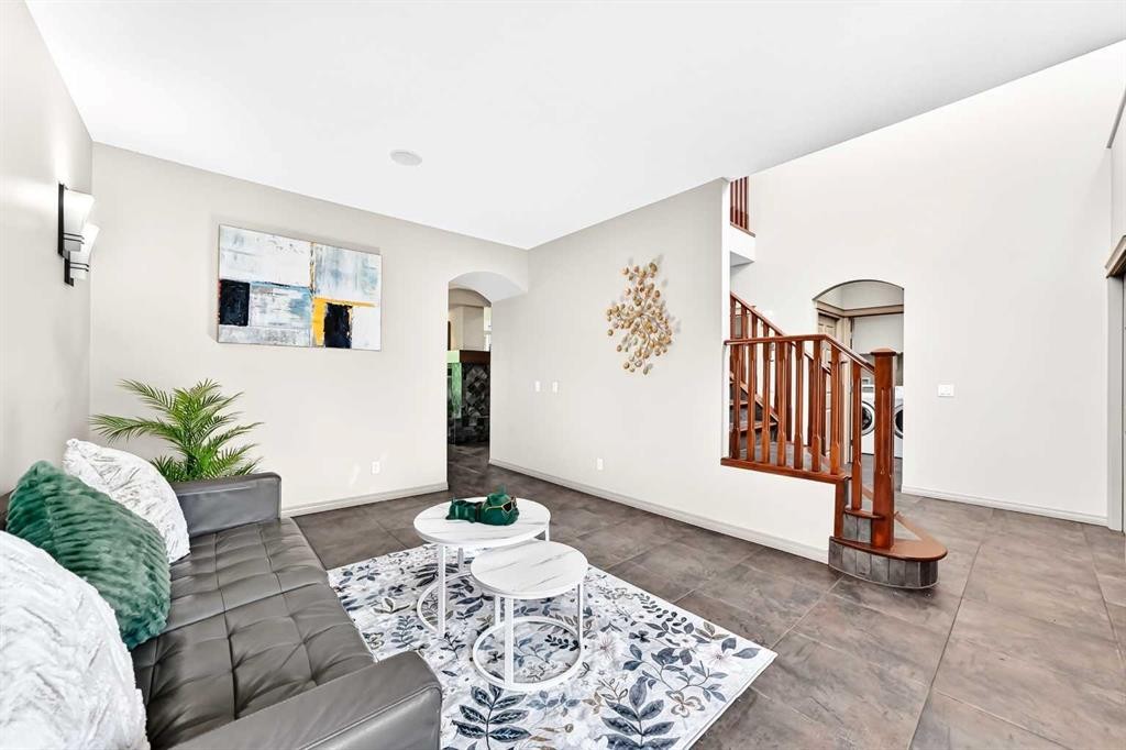 14 Springborough Crescent Sw, Calgary, AB - Indoor Photo Showing Living Room
