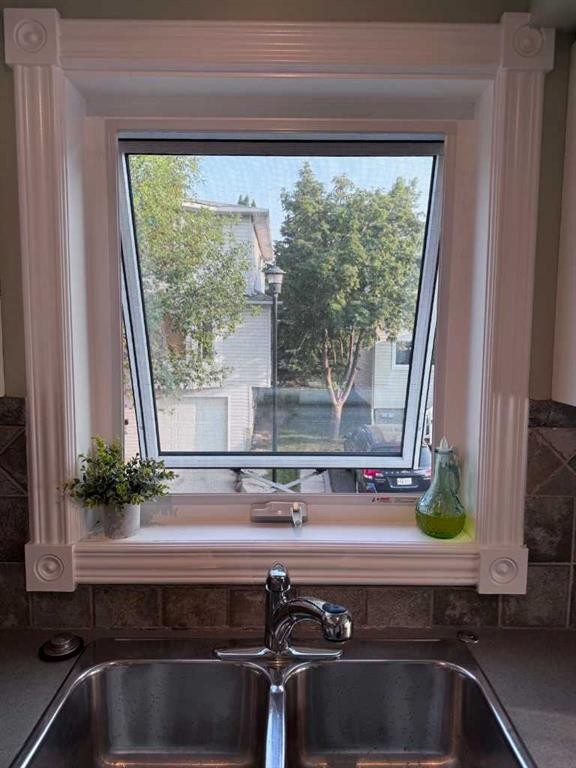 672 Killarney Glen Court Sw, Calgary, AB - Indoor Photo Showing Kitchen With Double Sink