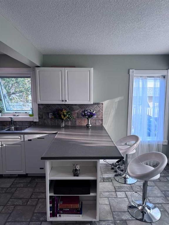 672 Killarney Glen Court Sw, Calgary, AB - Indoor Photo Showing Kitchen