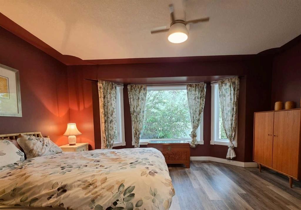 672 Killarney Glen Court Sw, Calgary, AB - Indoor Photo Showing Bedroom