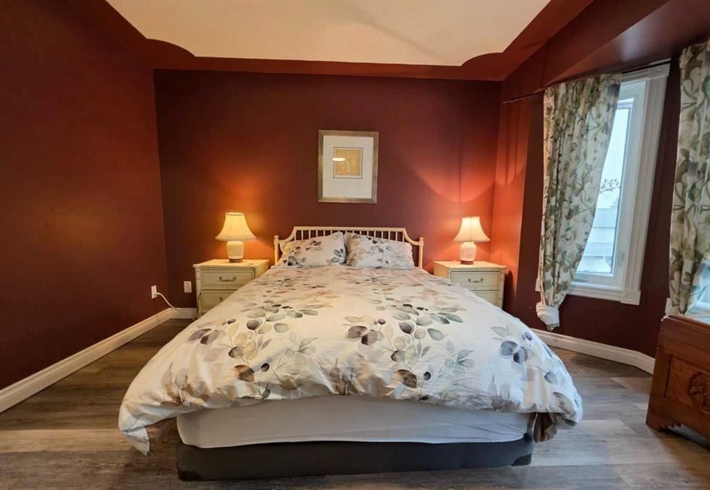672 Killarney Glen Court Sw, Calgary, AB - Indoor Photo Showing Bedroom