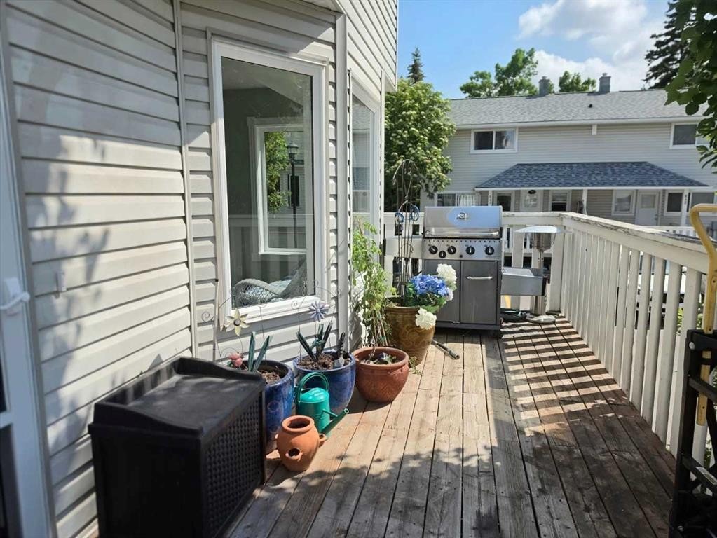672 Killarney Glen Court Sw, Calgary, AB - Outdoor With Deck Patio Veranda With Exterior