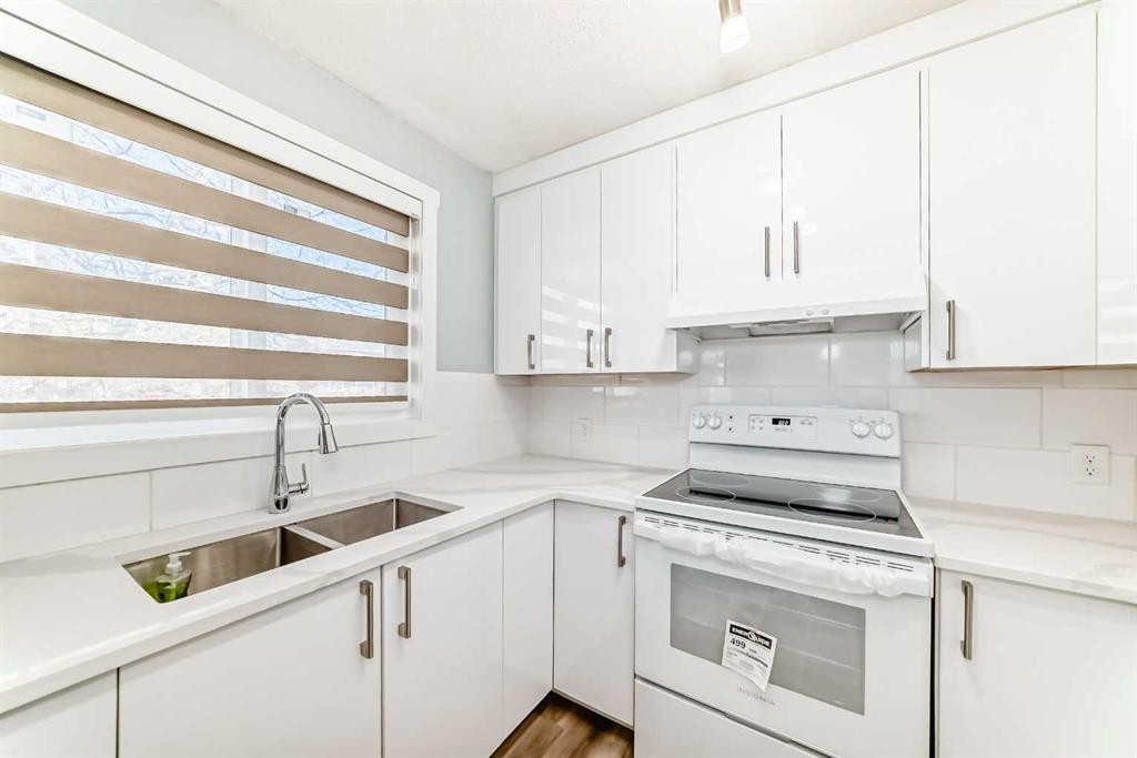 77 Martinbrook Road Ne, Calgary, AB - Indoor Photo Showing Kitchen