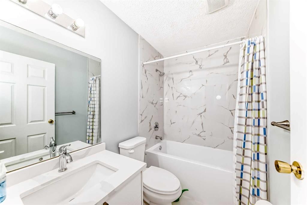 77 Martinbrook Road Ne, Calgary, AB - Indoor Photo Showing Bathroom