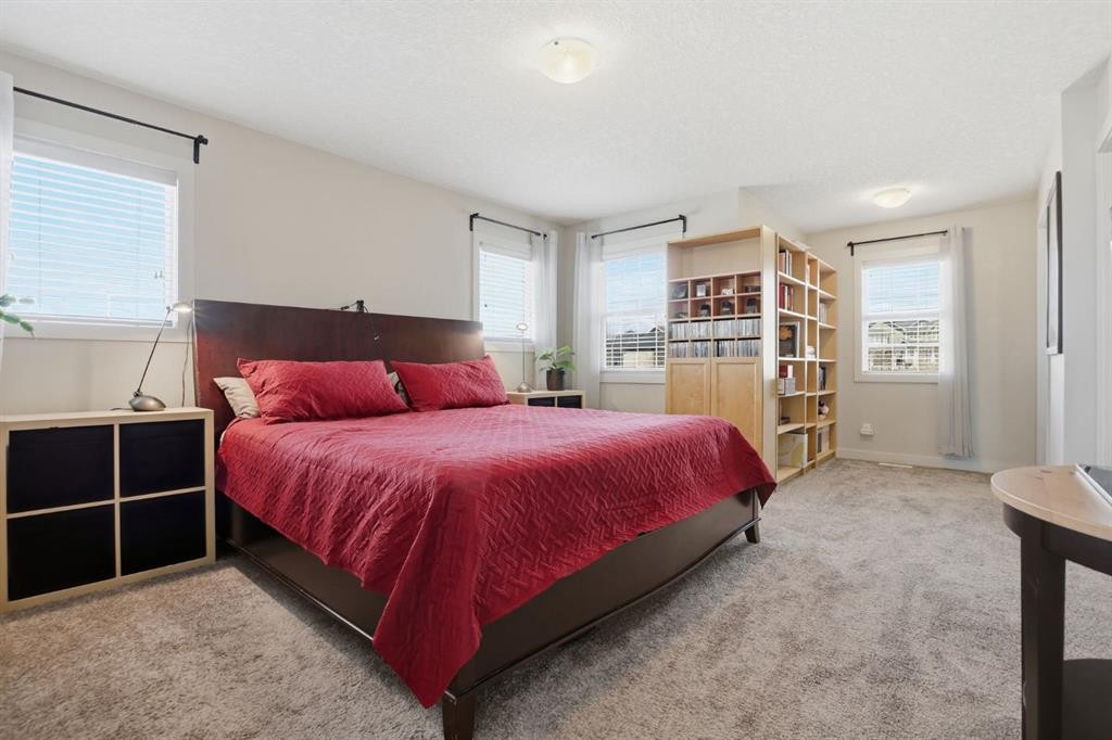4 Heritage Terrace, Cochrane, AB - Indoor Photo Showing Bedroom