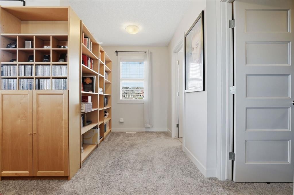4 Heritage Terrace, Cochrane, AB - Indoor Photo Showing Other Room