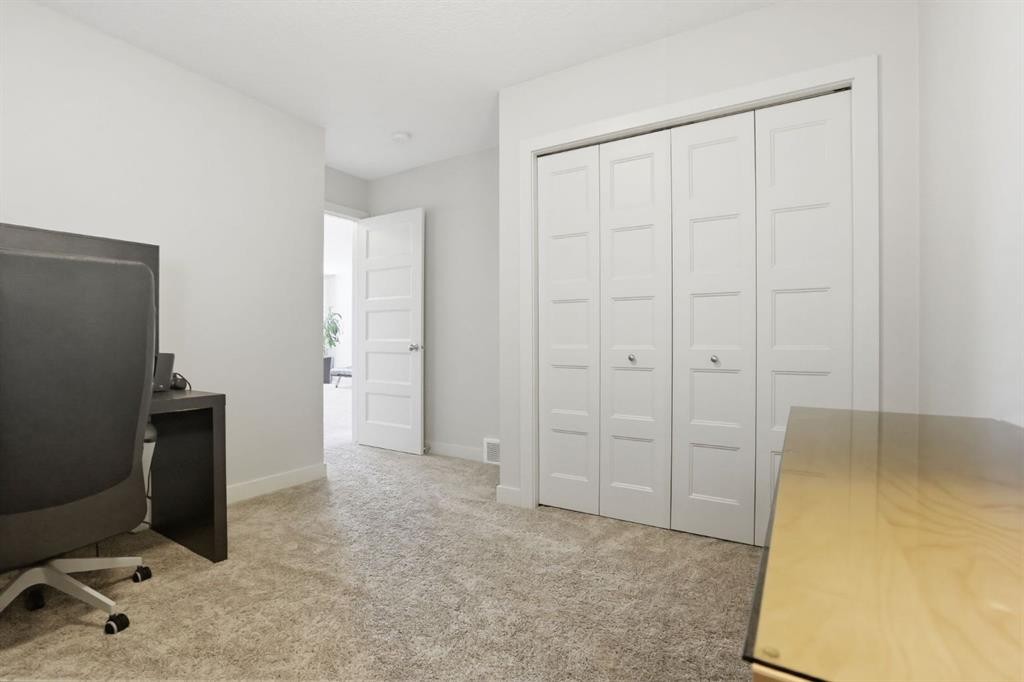 4 Heritage Terrace, Cochrane, AB - Indoor Photo Showing Other Room