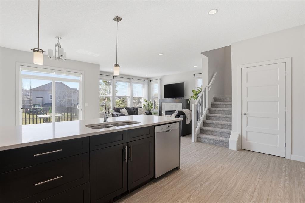 4 Heritage Terrace, Cochrane, AB - Indoor Photo Showing Kitchen With Double Sink