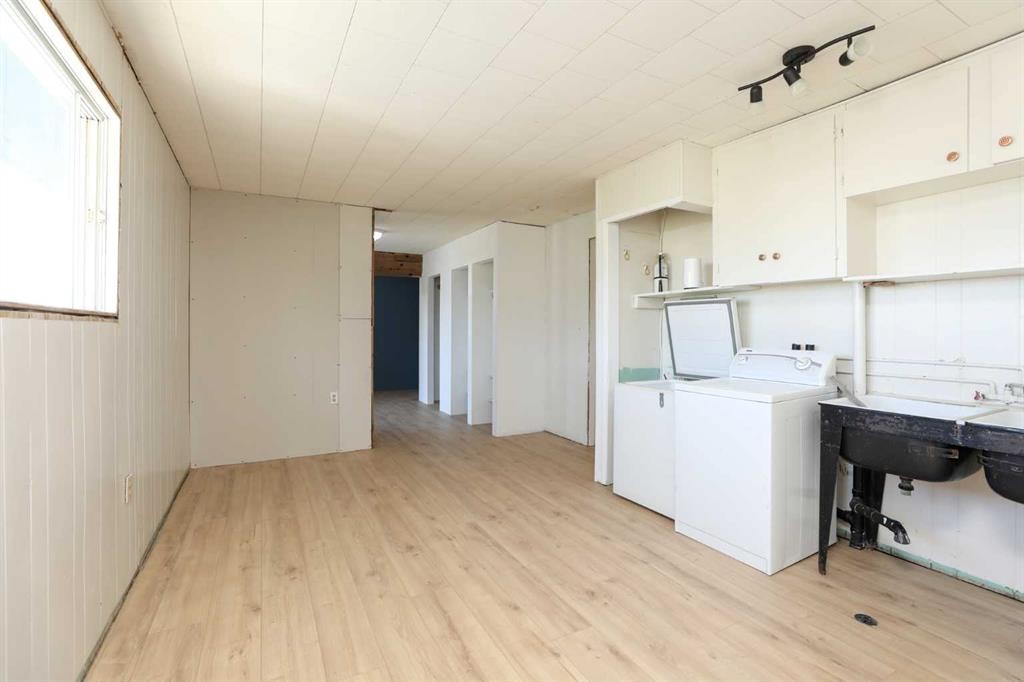 1411 Twp Rd 7-3 Road, Rural Pincher Creek No. 9, M.D. Of, AB - Indoor Photo Showing Laundry Room