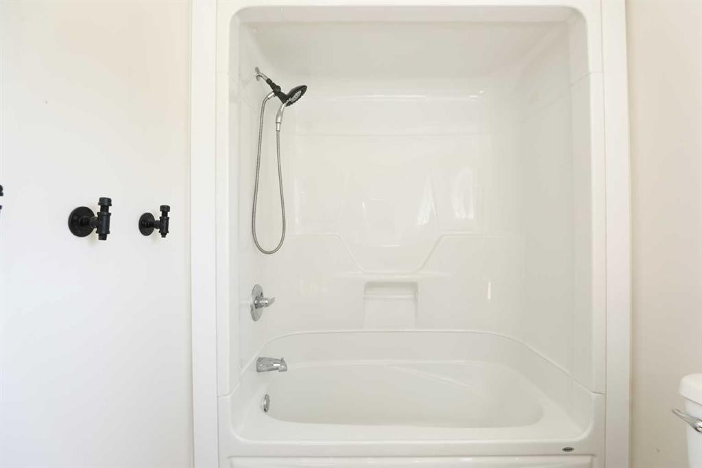 1411 Twp Rd 7-3 Road, Rural Pincher Creek No. 9, M.D. Of, AB - Indoor Photo Showing Bathroom