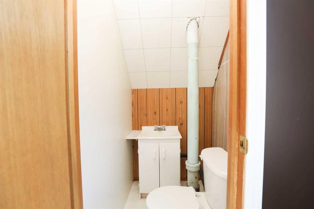 1411 Twp Rd 7-3 Road, Rural Pincher Creek No. 9, M.D. Of, AB - Indoor Photo Showing Bathroom