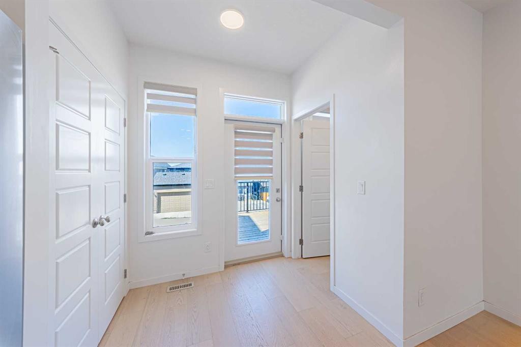 186 Aquila Drive Nw, Calgary, AB - Indoor Photo Showing Other Room