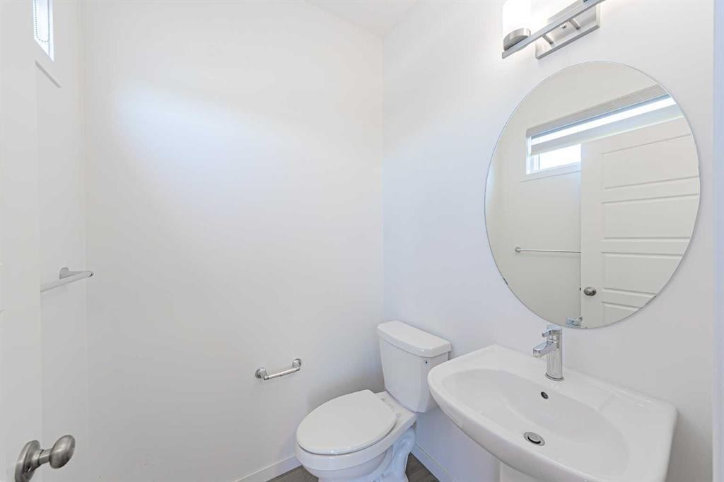 186 Aquila Drive Nw, Calgary, AB - Indoor Photo Showing Bathroom