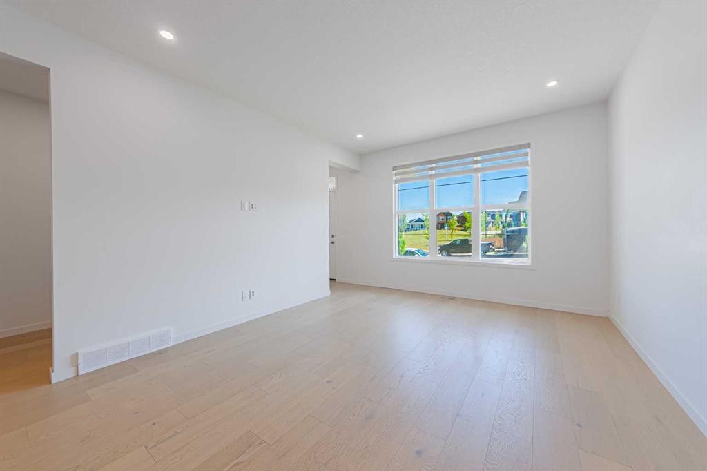 186 Aquila Drive Nw, Calgary, AB - Indoor
