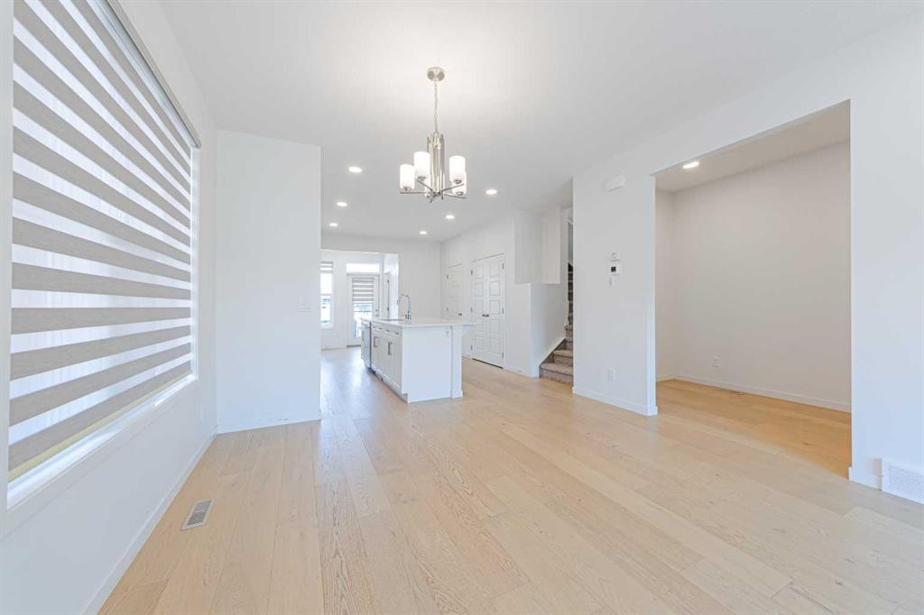186 Aquila Drive Nw, Calgary, AB - Indoor
