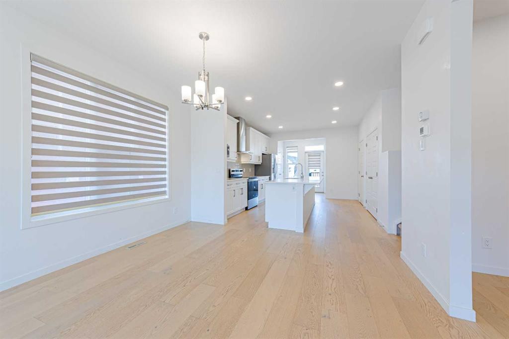 186 Aquila Drive Nw, Calgary, AB - Indoor Photo Showing Kitchen