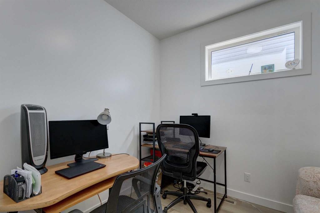 92 Copperhead Grove Se, Calgary, AB - Indoor Photo Showing Office