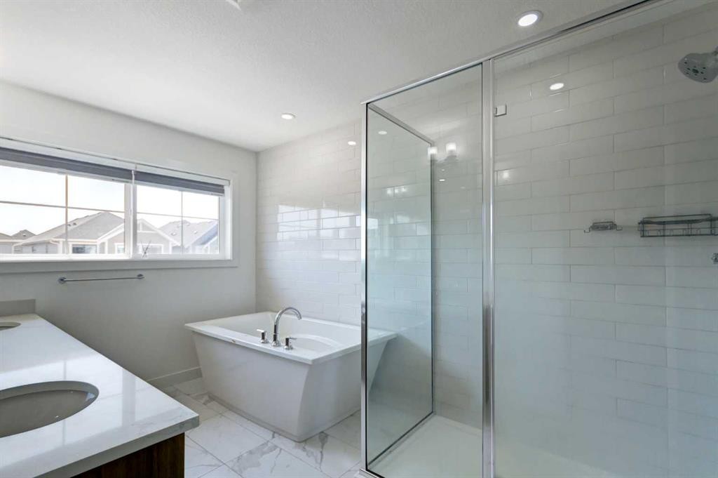 92 Copperhead Grove Se, Calgary, AB - Indoor Photo Showing Bathroom