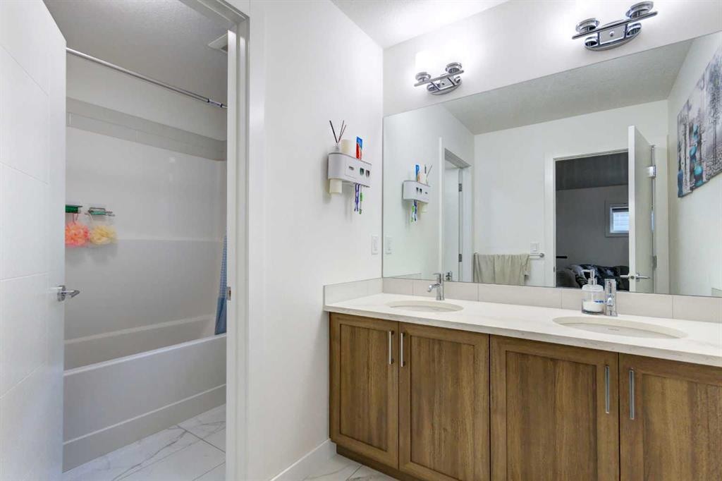 92 Copperhead Grove Se, Calgary, AB - Indoor Photo Showing Bathroom