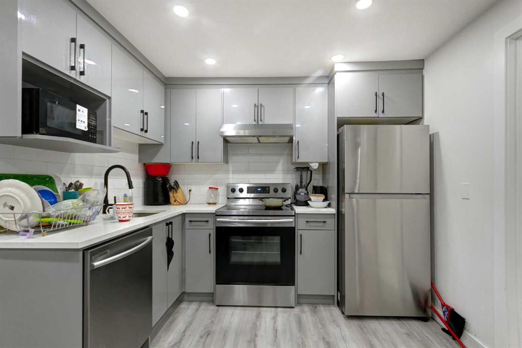 92 Copperhead Grove Se, Calgary, AB - Indoor Photo Showing Kitchen With Stainless Steel Kitchen