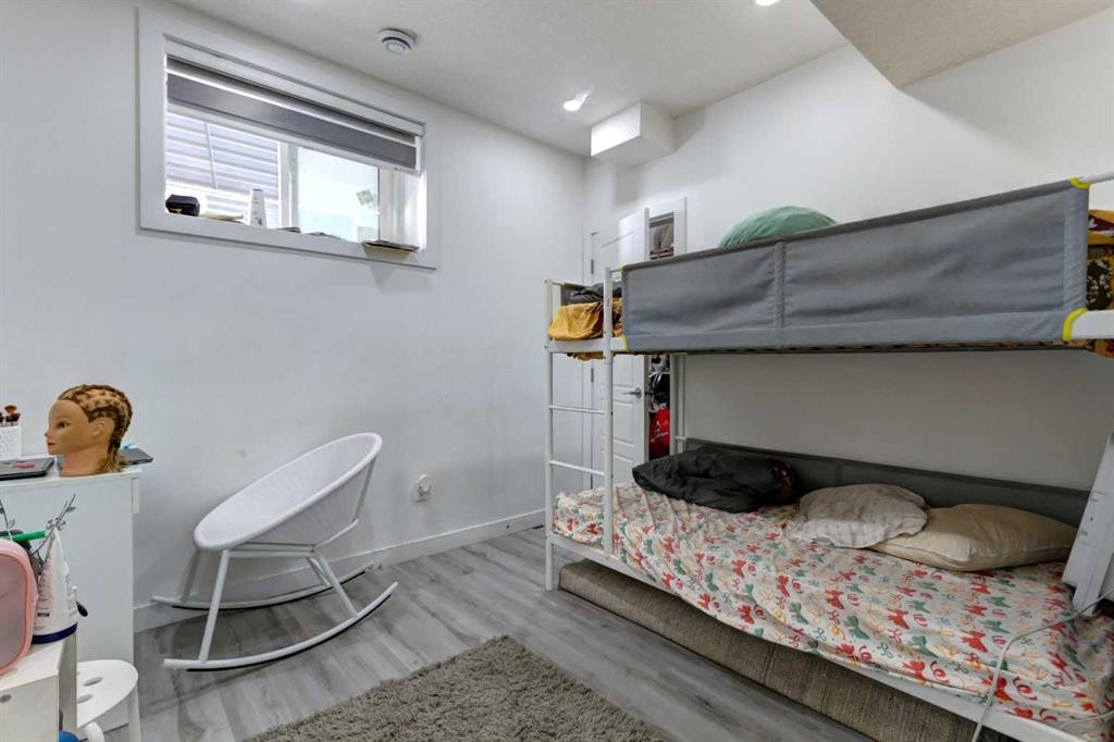 92 Copperhead Grove Se, Calgary, AB - Indoor Photo Showing Bedroom