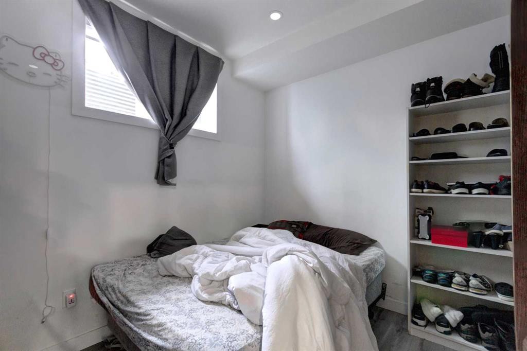 92 Copperhead Grove Se, Calgary, AB - Indoor Photo Showing Bedroom