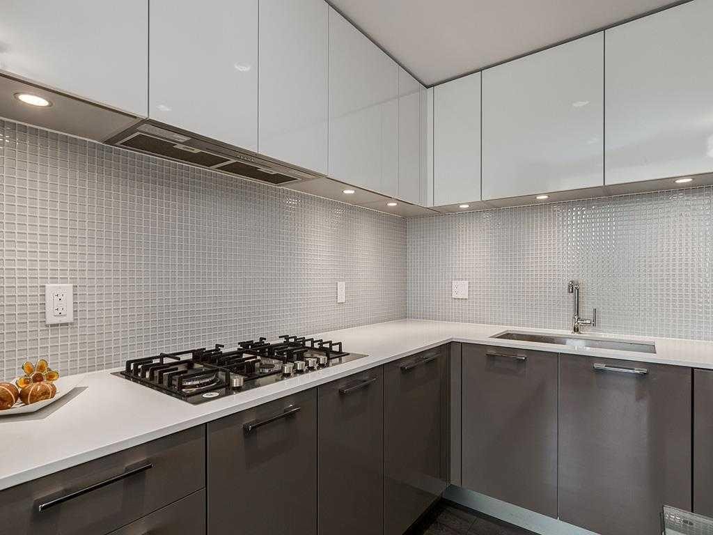 802-901 10 Avenue Sw, Calgary, AB - Indoor Photo Showing Kitchen With Upgraded Kitchen