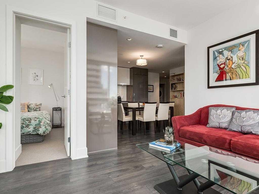 802-901 10 Avenue Sw, Calgary, AB - Indoor Photo Showing Living Room