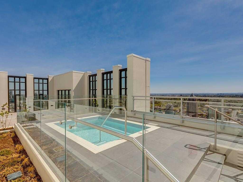 802-901 10 Avenue Sw, Calgary, AB - Outdoor With In Ground Pool