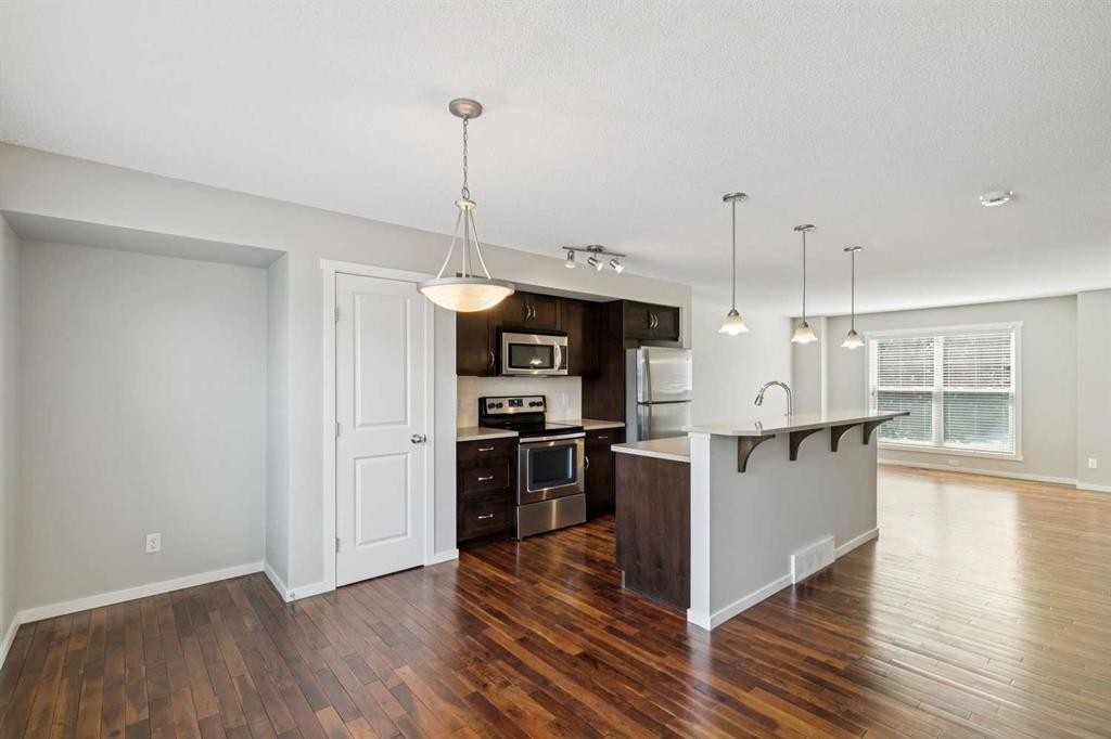 28 Walden Drive Se, Calgary, AB - Indoor Photo Showing Kitchen