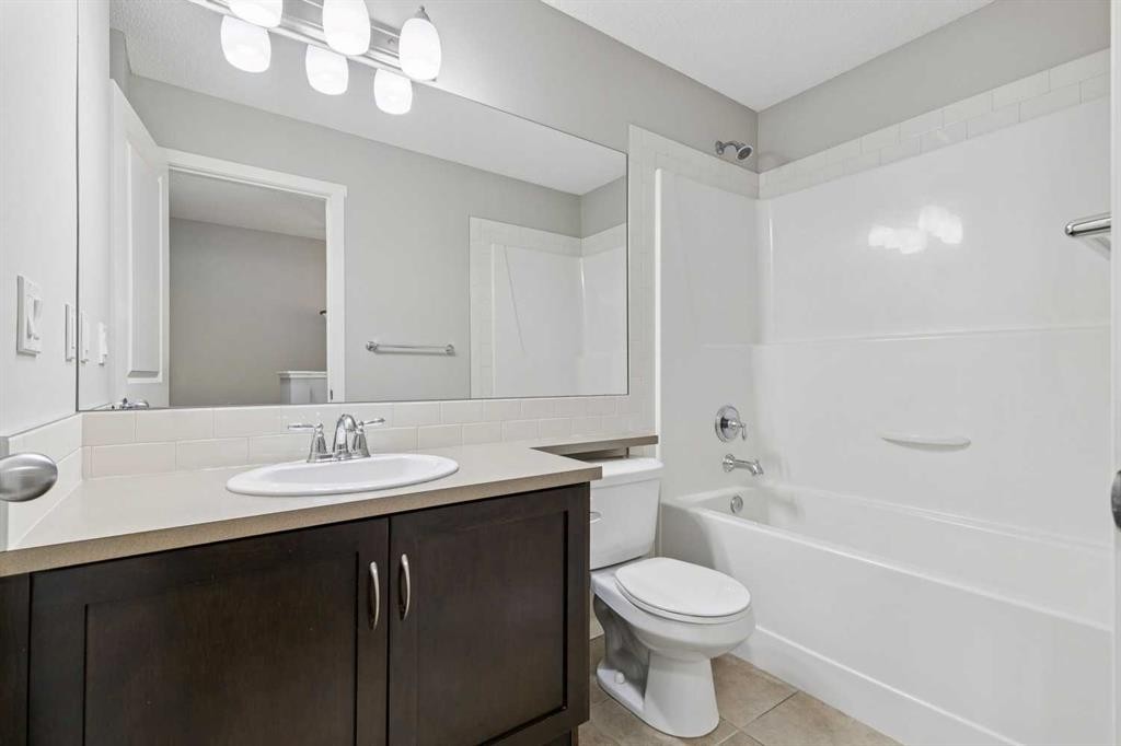 28 Walden Drive Se, Calgary, AB - Indoor Photo Showing Bathroom