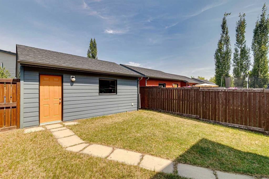 28 Walden Drive Se, Calgary, AB - Outdoor