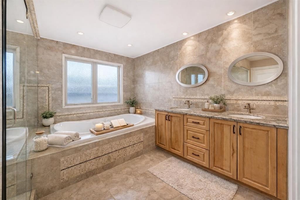 1108 Bellevue Avenue Se, Calgary, AB - Indoor Photo Showing Bathroom