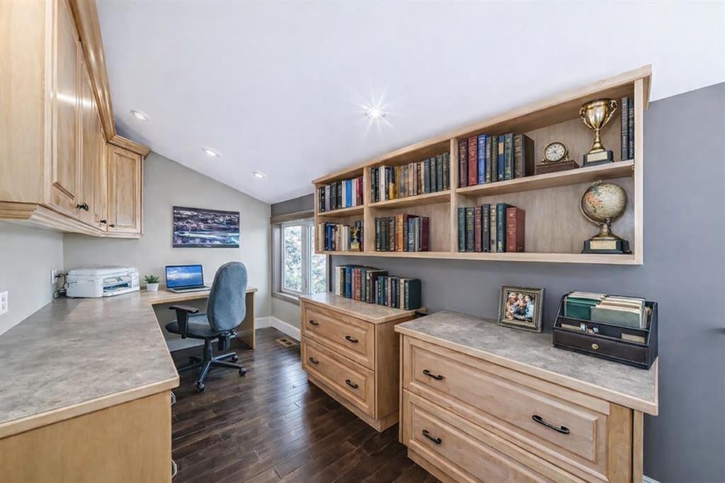 1108 Bellevue Avenue Se, Calgary, AB - Indoor Photo Showing Office