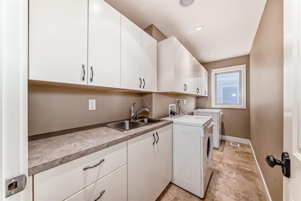 1108 Bellevue Avenue Se, Calgary, AB - Indoor Photo Showing Laundry Room