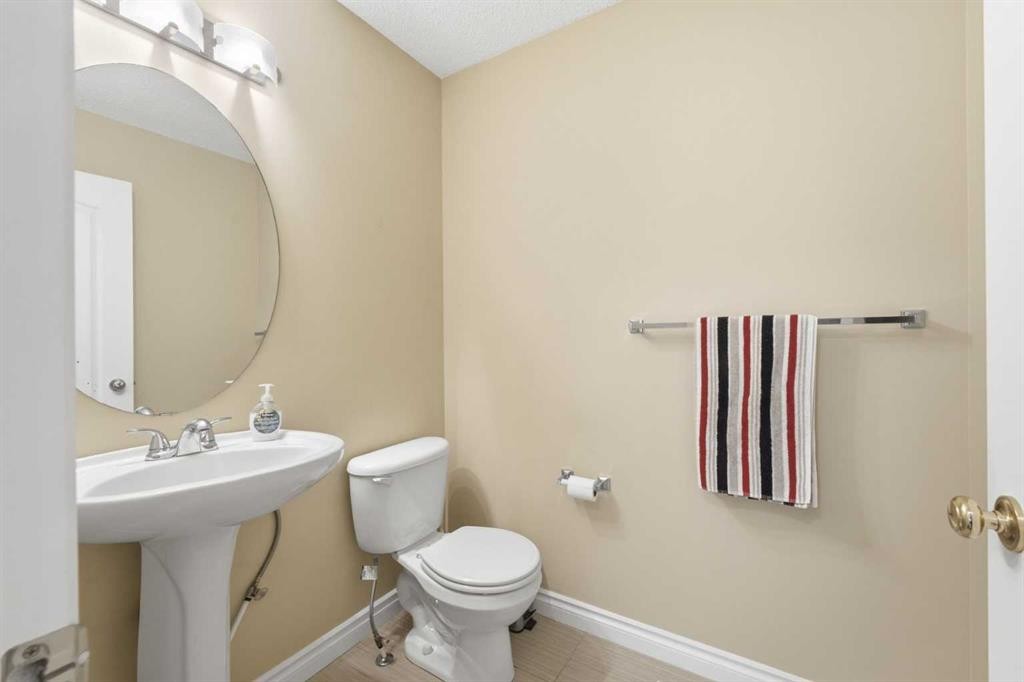 140 Arbour Stone Crescent Nw, Calgary, AB - Indoor Photo Showing Bathroom