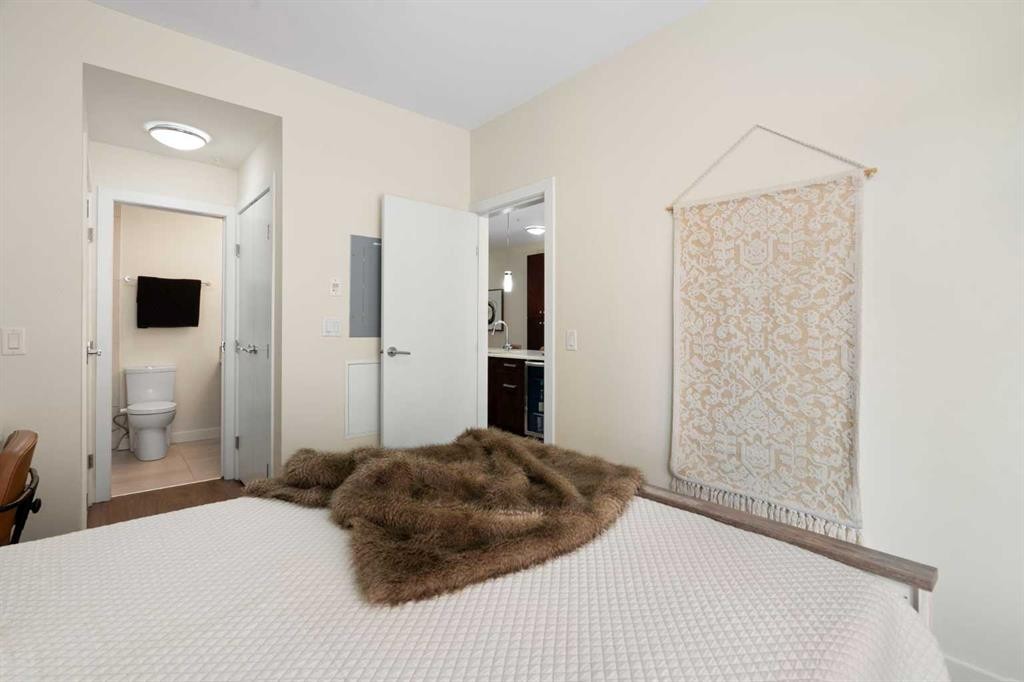 209-1720 10 Street Sw, Calgary, AB - Indoor Photo Showing Bedroom