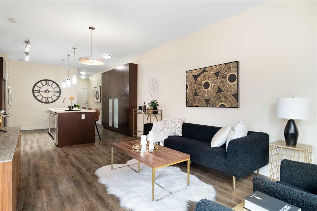 209-1720 10 Street Sw, Calgary, AB - Indoor Photo Showing Living Room