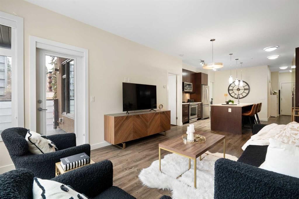 209-1720 10 Street Sw, Calgary, AB - Indoor Photo Showing Living Room