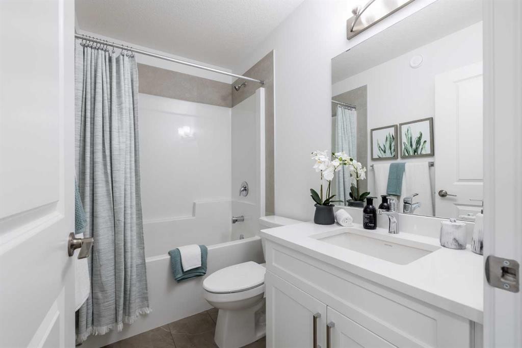 633 Savanna Drive Ne, Calgary, AB - Indoor Photo Showing Bathroom