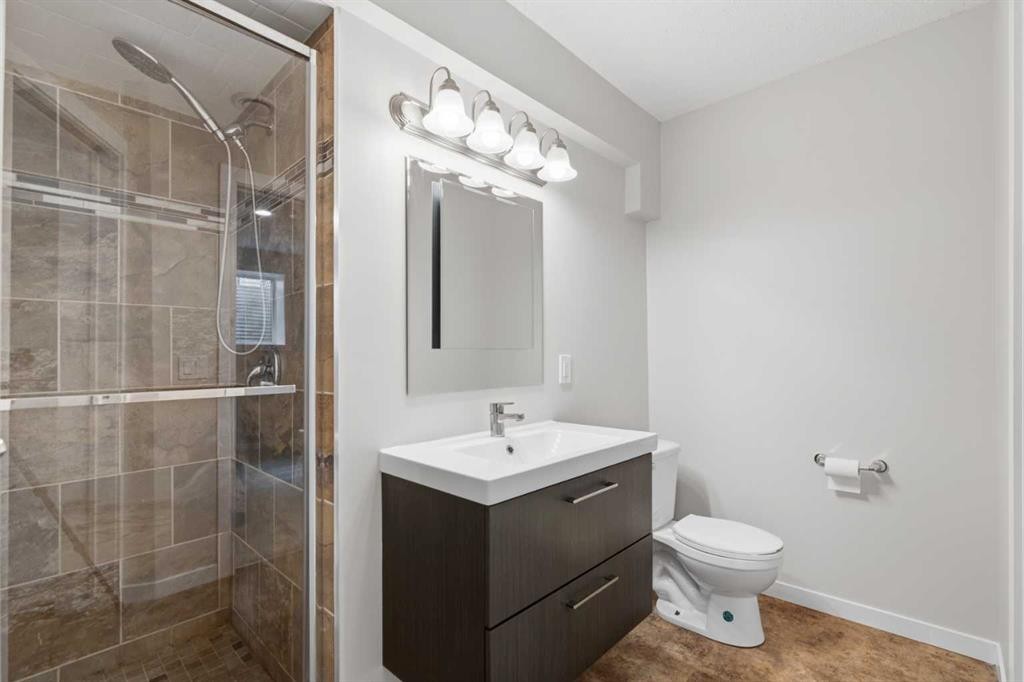 40 Panatella Mews Nw, Calgary, AB - Indoor Photo Showing Bathroom